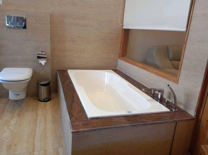 Bathroom 4, Baragarh Resort and Spa, Manali, Kullu