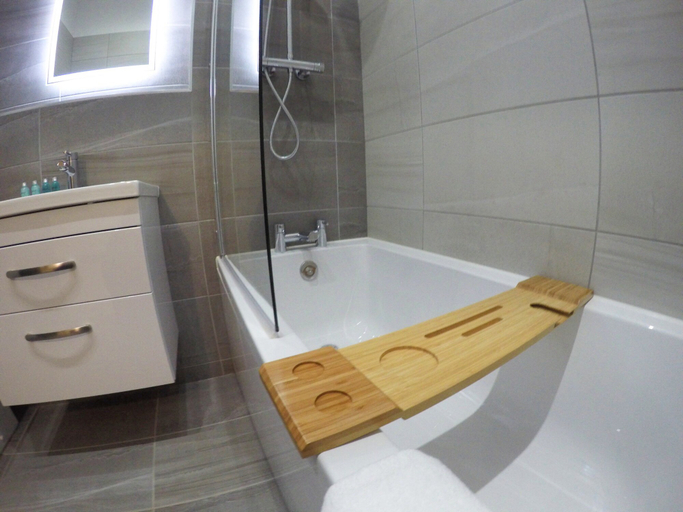 Bathroom 5, Boutique Penthouse Apartment, Northamptonshire