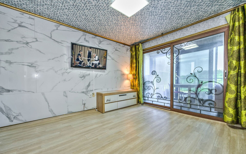 Others 4, Fairy Pension, Sokcho