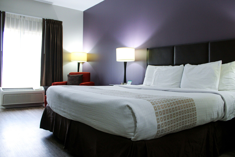 Bedroom 2, Parkwood Inn & Suites, Riley