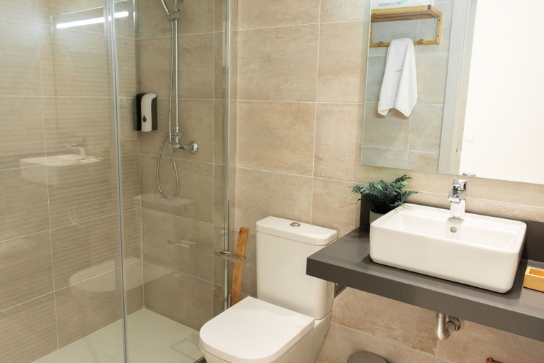 Bathroom 3, Apartamentos Kouohana, Málaga