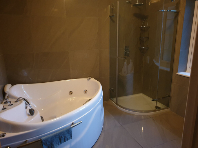 Bathroom 3, Little Robin Gate, Bournemouth