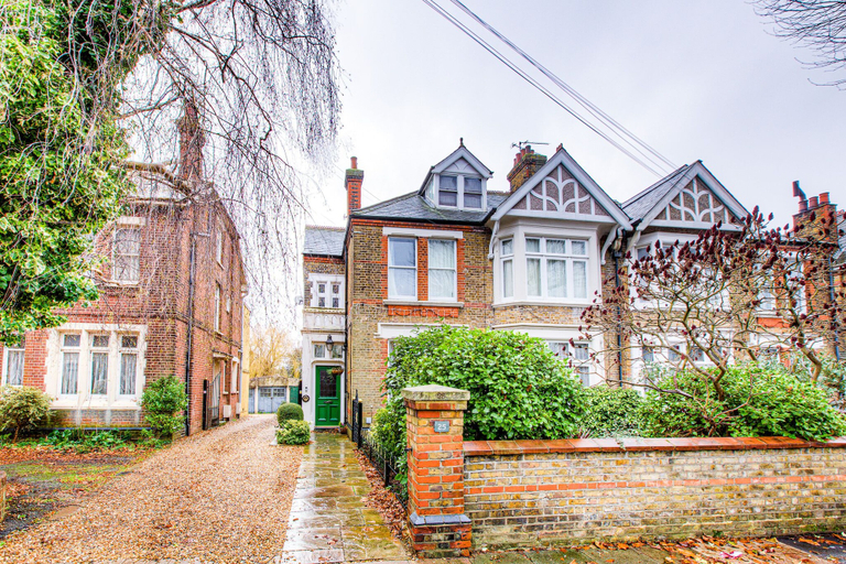 Exterior & Views, Entire Artistic Open-plan Top Floor Apartment, Southend-on-Sea
