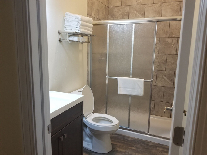 Bathroom 3, Sunset Cottages and Motel, Westmoreland