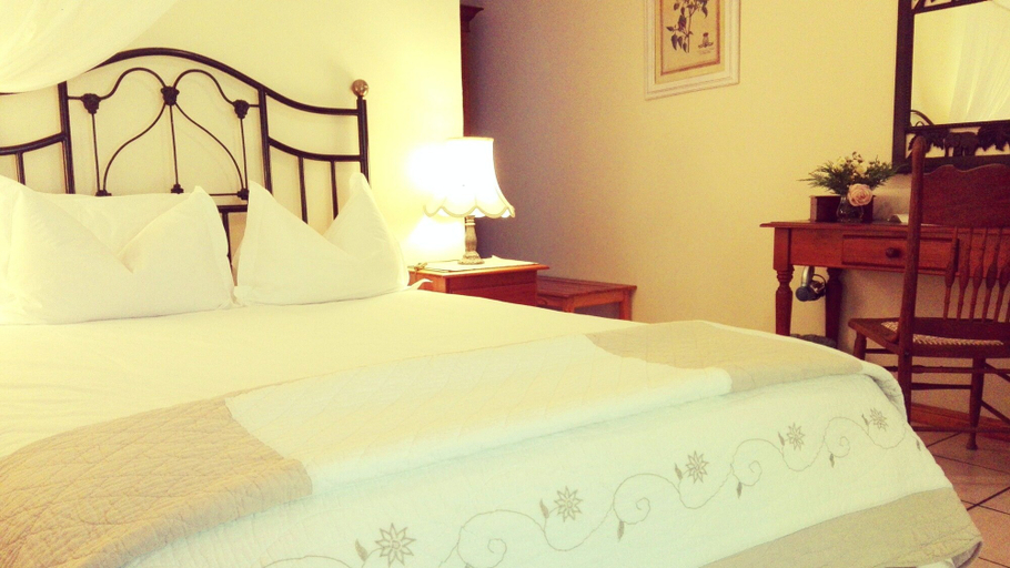 Bedroom 4, Saxe-Coburg Lodge, Central Karoo