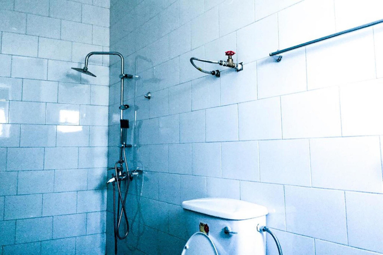 Bathroom 3, Mbale Travellers Inn, Mbale