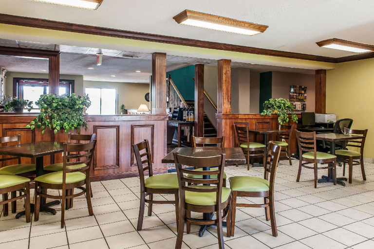 Food & Drinks 5, Quality Inn Lewisport, Hancock