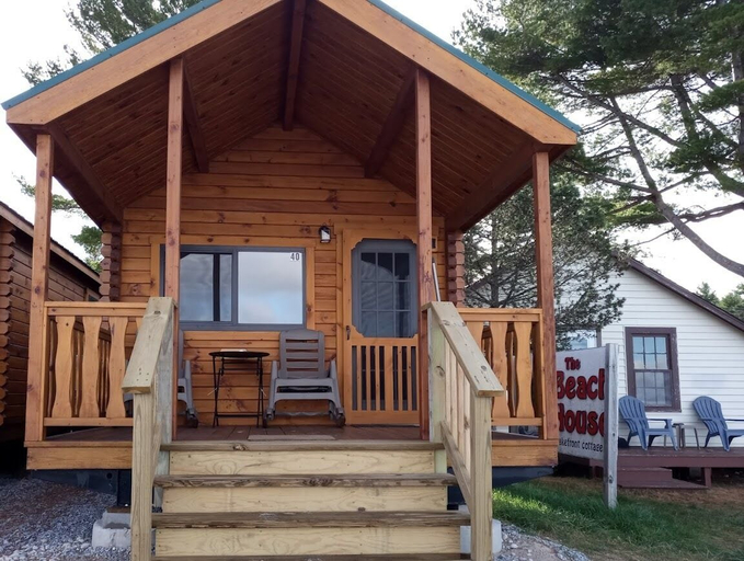 Others 5, The Beach House, Cheboygan