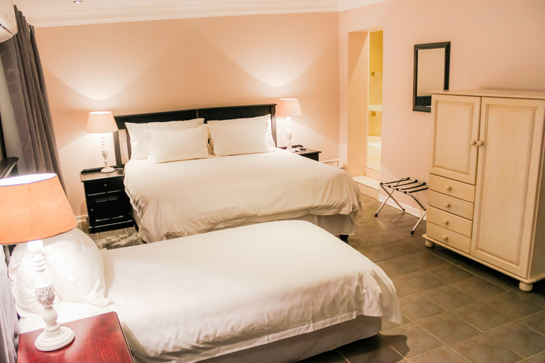 Bedroom 3, Nauntons Guest House, Uthukela