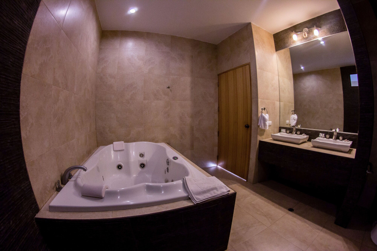 Bathroom 4, Dharma Beach Hotel, Santa Elena