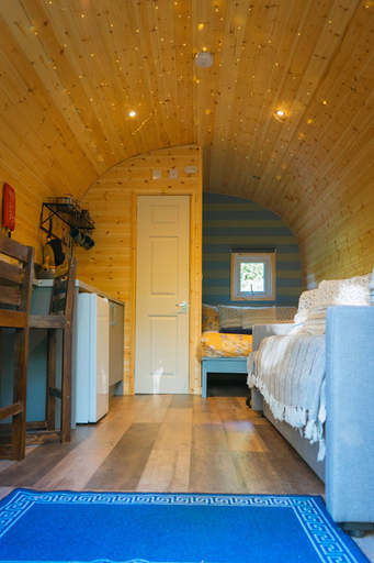 Bedroom 2, Emlyn's Coppice - Woodland Glamping, Flintshire