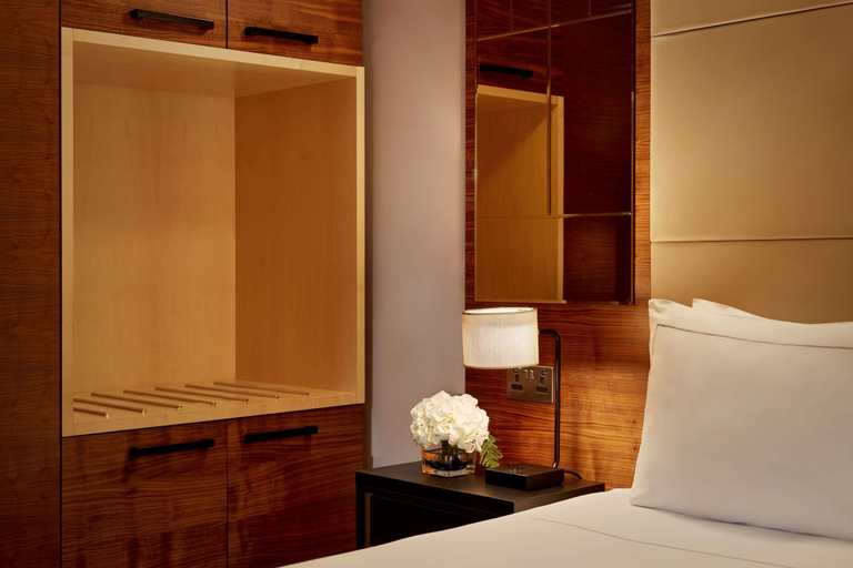 Bedroom 5, Park Plaza County Hall London, London