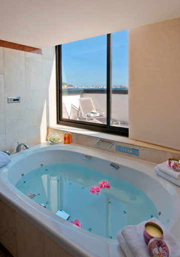 Bathroom 2, Holiday Inn NICE by IHG, Alpes-Maritimes