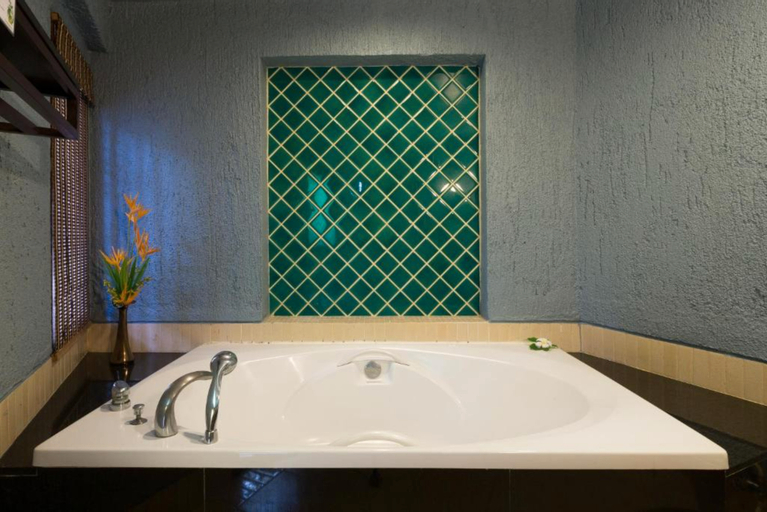 Bathroom 8