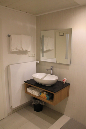 Bathroom 5, Pension Kellerer, Rosenheim