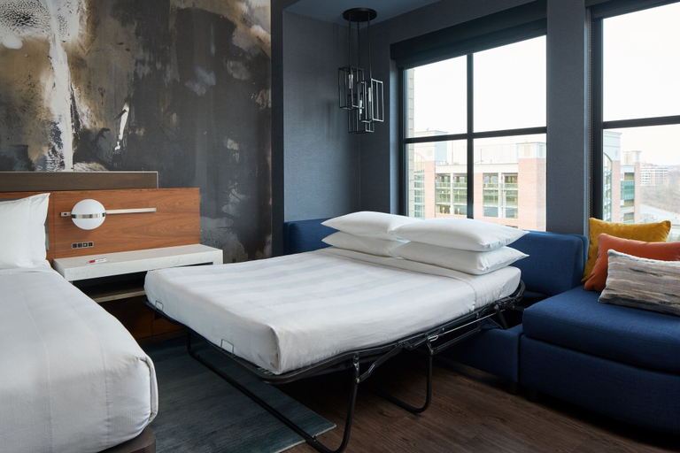 Bedroom 2, Marriott Owings Mills Metro Centre, Baltimore