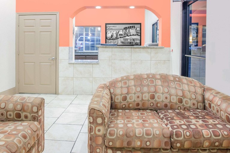 Public Area, Super 8 by Wyndham Idabel, McCurtain