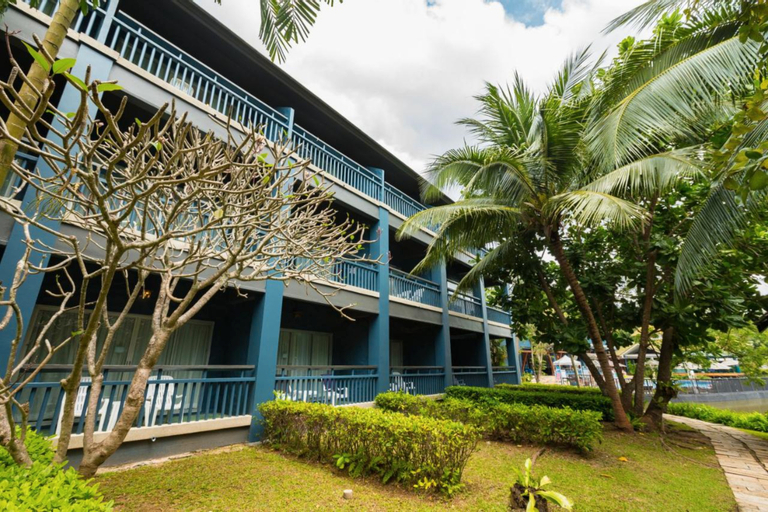Exterior & Views 17