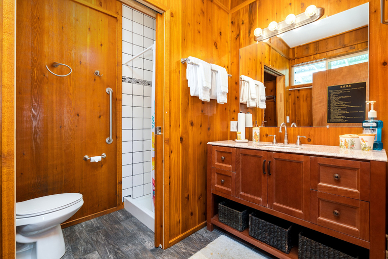 Bathroom 4, Aloha Junction Bed & Breakfast, Hawaii