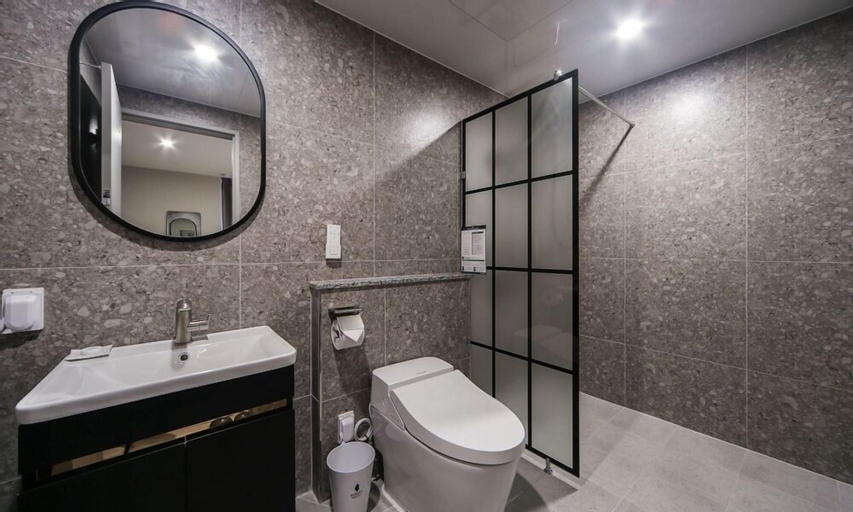 Bathroom 4