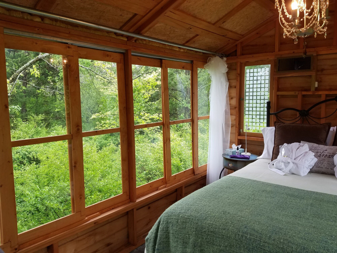 Bedroom 2, Savannah's Meadow, Hunt
