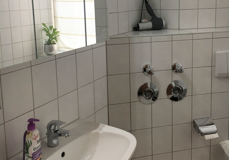 Bathroom, Fewo Jenaer Straße 11 - 2 Schlafzimmer, Erfurt