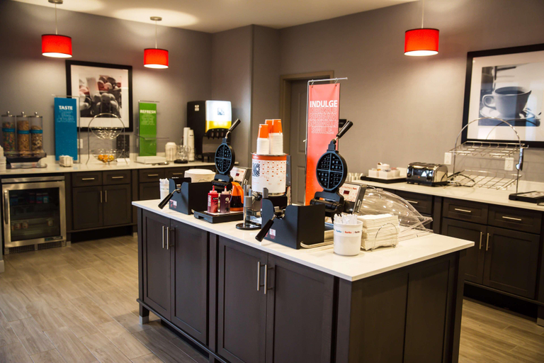 Food & Drinks 5, Hampton Inn Pontiac, Livingston