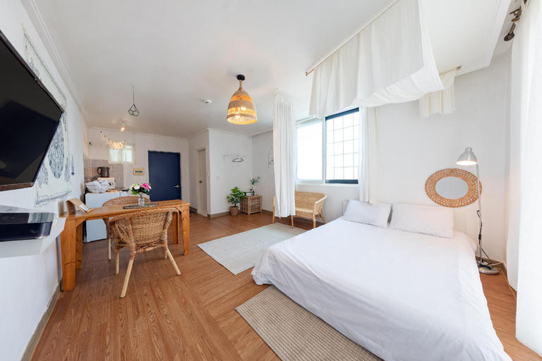 Bedroom 1, Goseong Oneul Bada Pension, Goseong