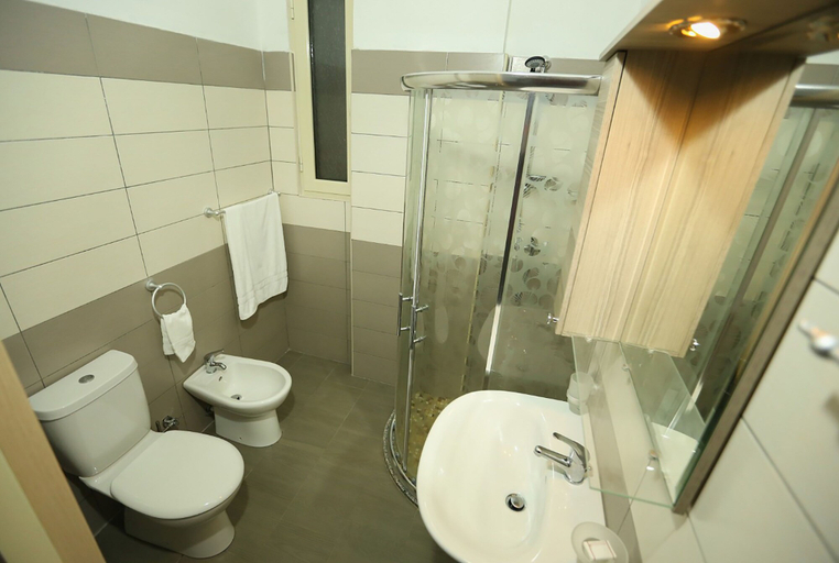 Bathroom 3, Hotel Jaho, Kavajës