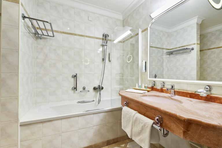 Bathroom 5, Das Alpenhaus Gasteinertal, Sankt Johann im Pongau