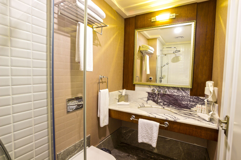 Bathroom 5, Mell Hotel, Yomra