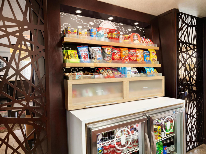 Food & Drinks 4, Hampton Inn Portland/Clackamas, Clackamas