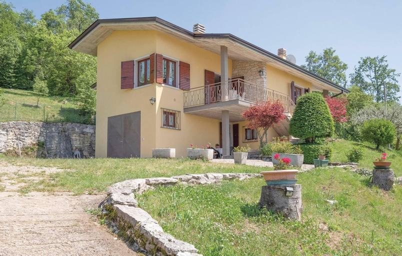 sunny villa apartment, Verona