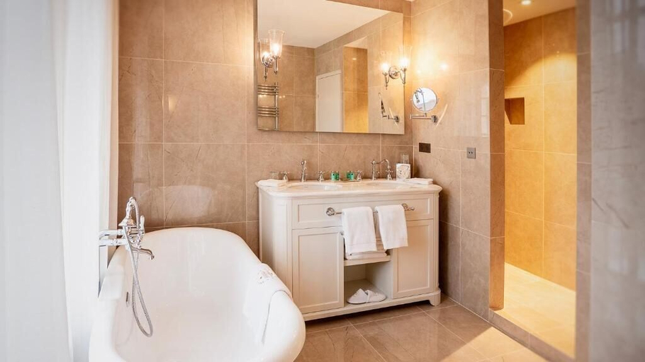 Bathroom 4, Abbaye de Villeneuve, Loire-Atlantique