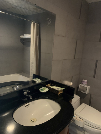 Bathroom 4, Phu Quy Hotel, Nha Trang