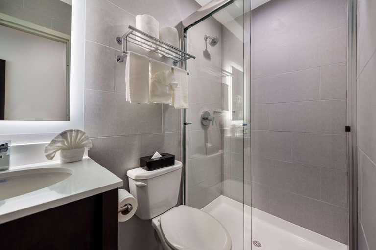 Bathroom 4, Sleep Inn Brooklyn - Sheepshead Bay, New York