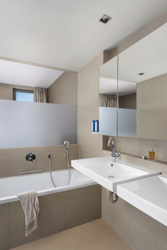 Bathroom 3, Zijin Hotel Belgrade, Belgrade