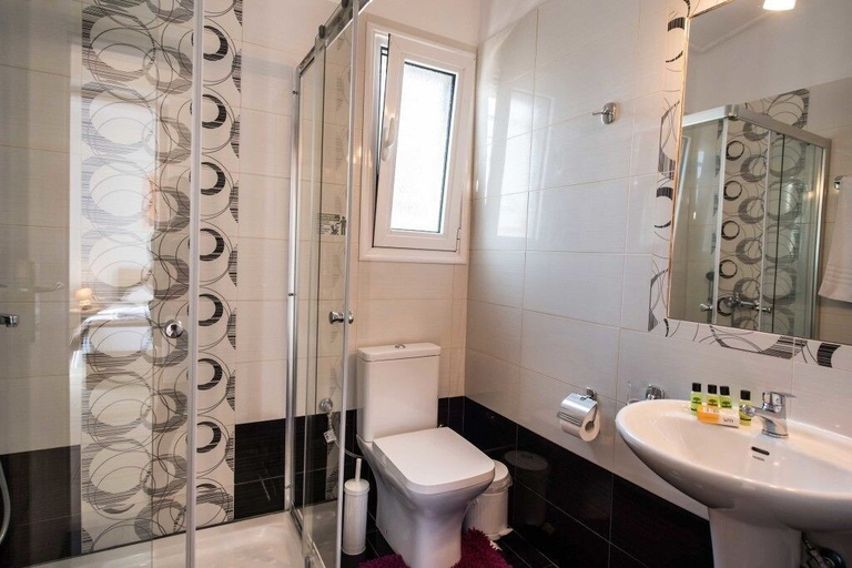 Bathroom 4, Abeli, Ionian Islands