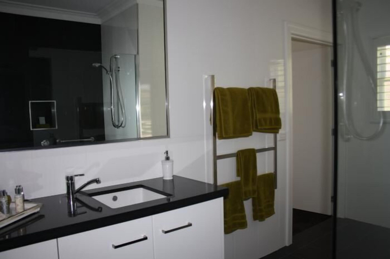 Bathroom, G.g's By The River, Alpine - East