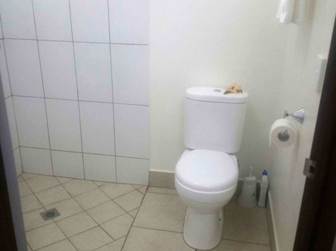 Bathroom 3, Santo Seaside Villas, Luganville
