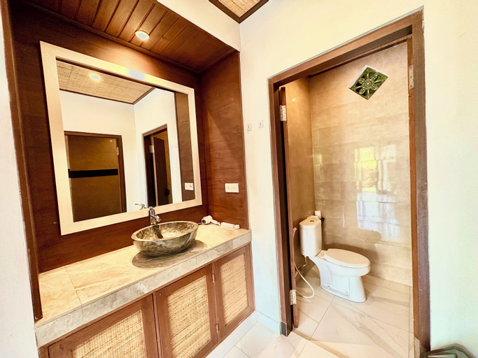 Bathroom 19