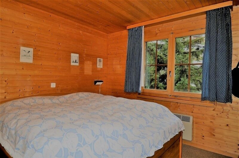 Bedroom 2, Jadwiga EG, Raron