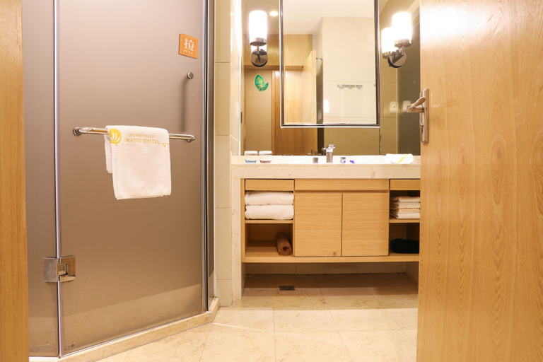 Bathroom 3, Shenzhen Qiushuishanju Hotel, Shenzhen