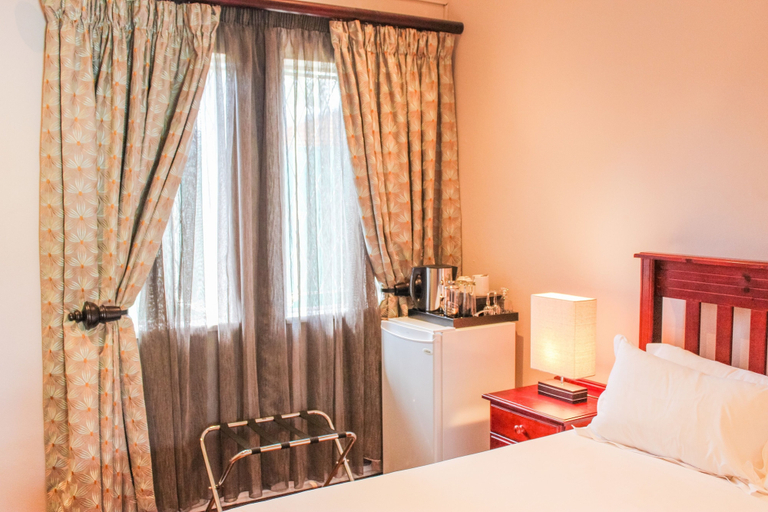 Bedroom 3, Nauntons Guest House, Uthukela
