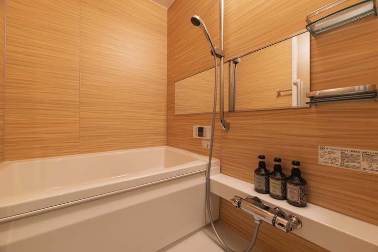 Bathroom 4, Grand Base Iolani, Beppu