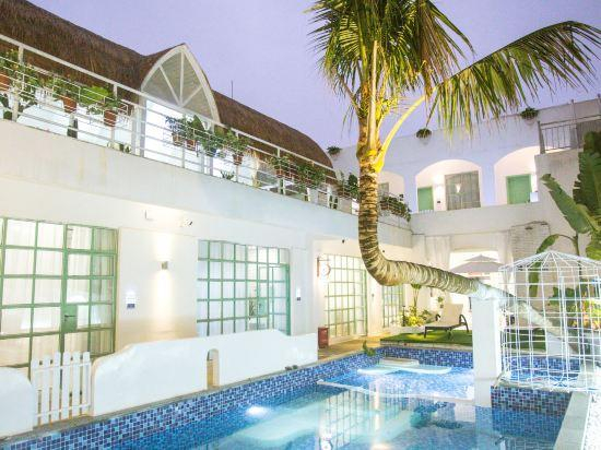 Mint Swimming Pool Design Hotel, Haikou