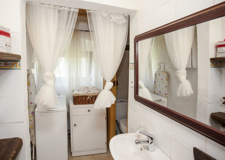 Bathroom, La Caseta de Sant Grau, Lleida
