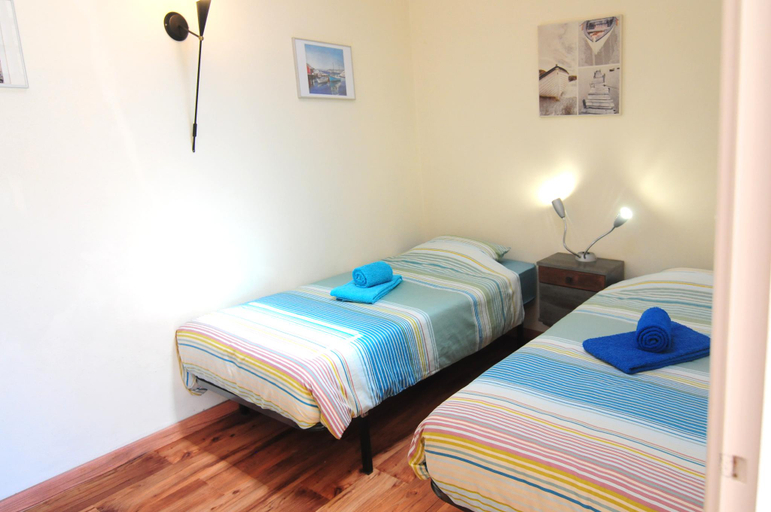 Bedroom 2, Charming cottage with 2 bedrooms in a seaside village, Caldas da Rainha