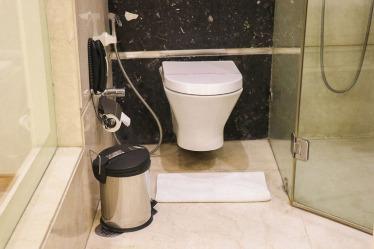 Bathroom 10