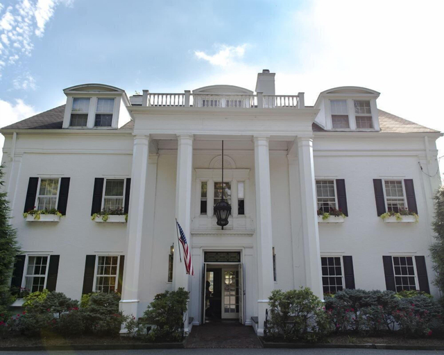 Exterior & Views 2, Crabtree's Kittle House Restaurant & Inn, Westchester